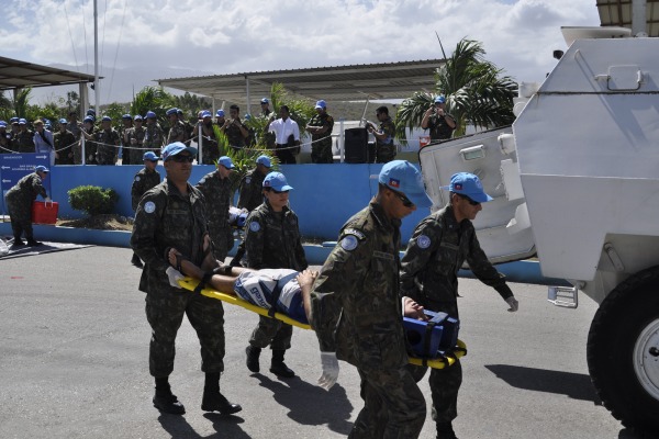 Militares em treinamento no Haiti  Ten Nascimento/BRABAT 19