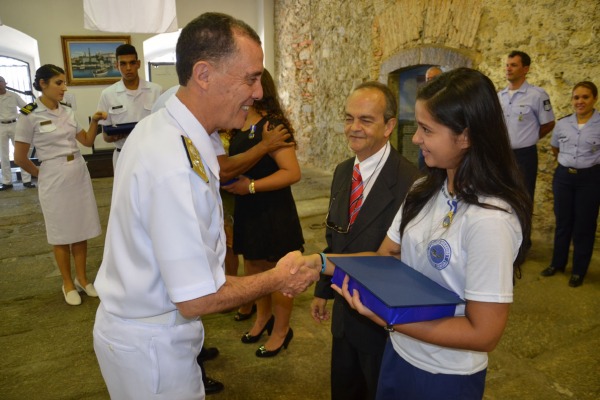 Alunas recebem reconhecimento da Marinha  Com. Soc. Marinha do Brasil