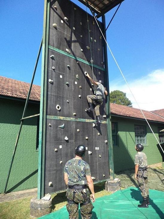 Instruções incluíram técnicas de escalada militar  1º GAAAD