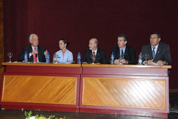 Mesa de debate com o Prof. Dr .Luiz Maurício  1S Alvarez