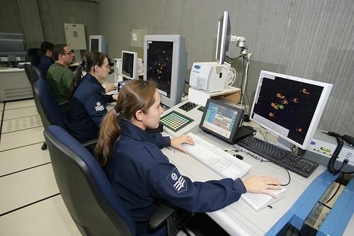 As aulas serão ministradas pela professora visitante do Instituto Tecnológico de Aeronáutica, Doutora Katherine Andrea Lemos, Ph. D. em Psicologia Social pela Universidade de Iowa (EUA)