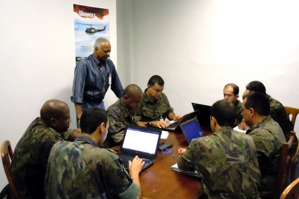 Treino inicial prepara os militares para a segunda fase da operação, quando as equipes trabalham juntas