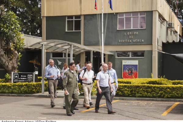 Técnicos da SAAB permaneceram dois dias na Base Aérea de Anápolis   Enilton Kirchhof/Agência Força Aérea