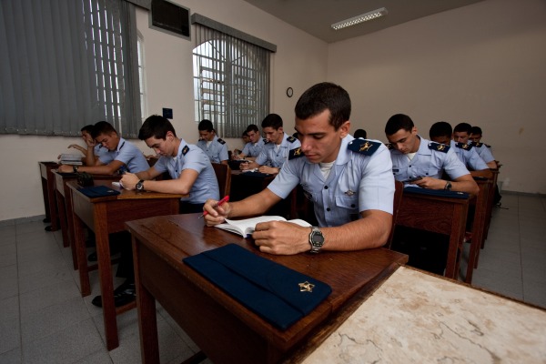 As inscrições começam no dia 16 de maio para alunos com idade entre 14 e 19 anos com ensino fundamental completo