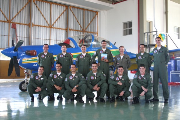 Equipe de alunos e docentes do curso  Ten Cocate