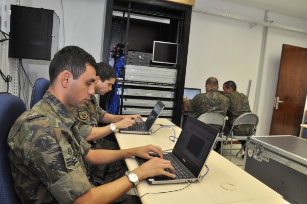 Militares preparam estrutura de TI para Copa  CINDACTA II