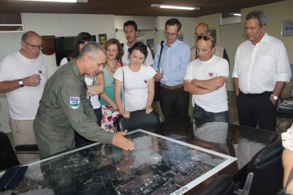 Cel Monteiro apresentando a BANt em foto aérea  BANT/S2 Canário