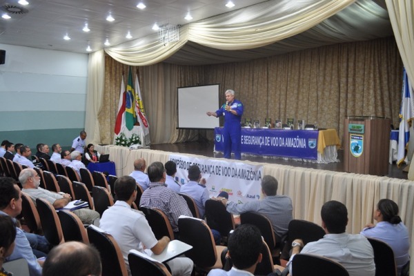 Astronauta Marcos Pontes ministrou palestra  Sgt Carleilson/VII COMAR