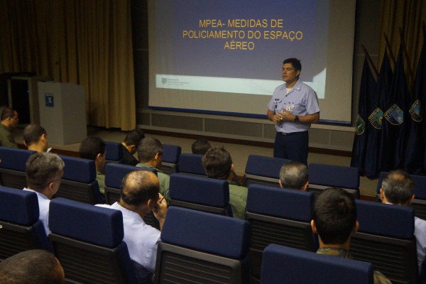 As medidas adotadas pela FAB têm o objetivo de garantir a segurança do público e do espaço aéreo brasileiro