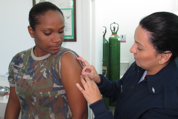 Militares do Quarto Comando Aéreo Regional foram imunizados contra o vírus influenza, além de outras doenças