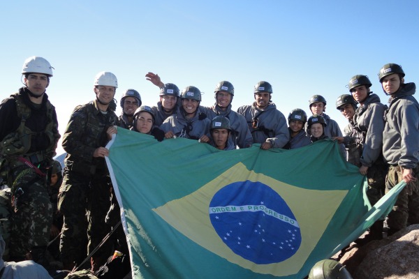 Cadetes conquistam o Pico da Agulhas Negras  Cap Machado