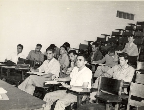 O oficial-general formou-se em 1952  no ITA no curso de Engenharia Aeronáutica  ITA