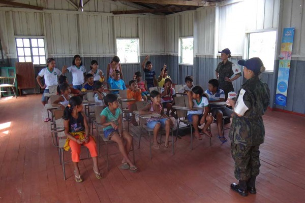 Escola de Especialistas promove atendimento médico e odontológico no Mato Grosso