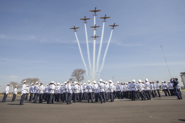 Passagem da  Esquadrilha da Fumaça  Cabo V. Santos/Agência Força Aérea