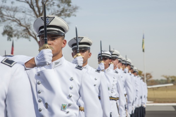 Cerimônia, marco na carreira militar dos cadetes, contou com a participação da Esquadrilha da fumaça