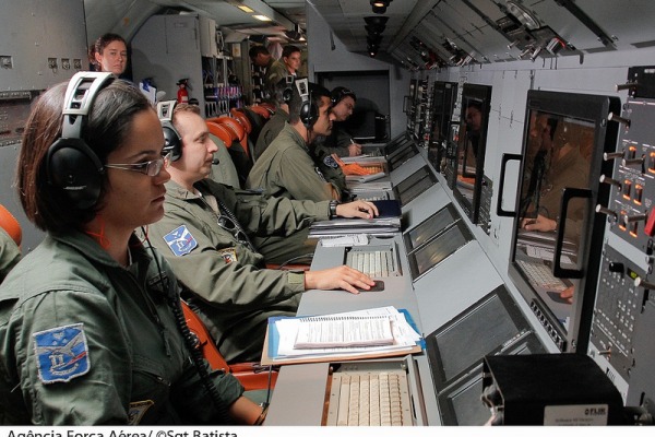 Interior da aeronave P-3AM  Sgt Batista / Agência Força Aérea