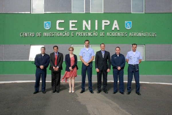 A Federal Aviation Administration (FAA) visitou o Centro de Investigação e Prevenção de Acidentes Aeronáuticos (CENIPA)