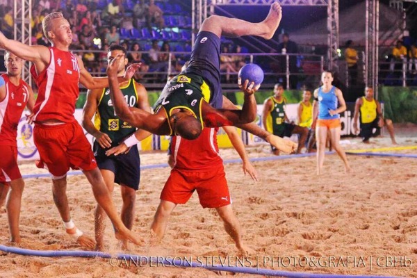 Seleções brasileiras masculina e feminina conquistaram o VI Mundial, realizado no Recife (PE) Seleções brasileiras masculina e feminina conquistaram o VI Mundial, realizado no Recife (PE)