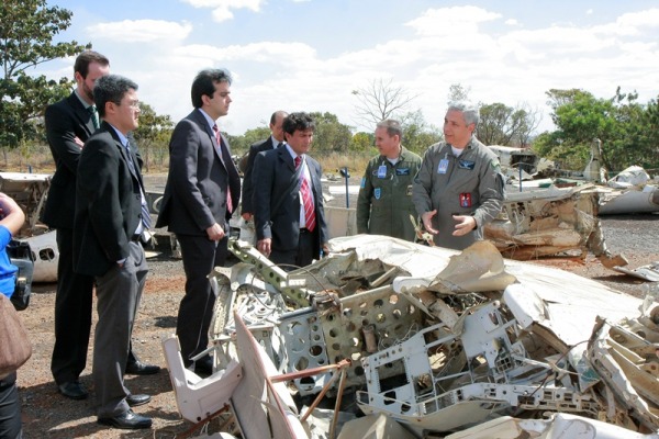 Visita ao Laboratório de Destroços  Ten Raquel / CENIPA