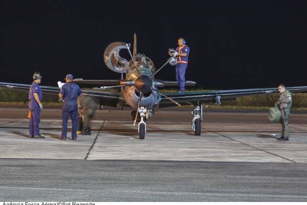 A missão continuou à noite  Sargento Paulo Rezende/ Agência Força Aérea