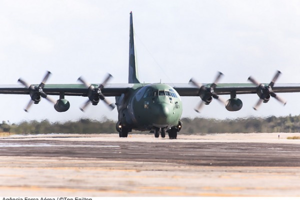 C-130 durante decolagem  Tenente Enilton / Agência Força Aérea