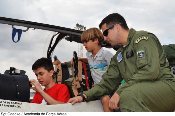 Exposição de aeronaves  Sgt Gaedke / Academia da Força Aérea