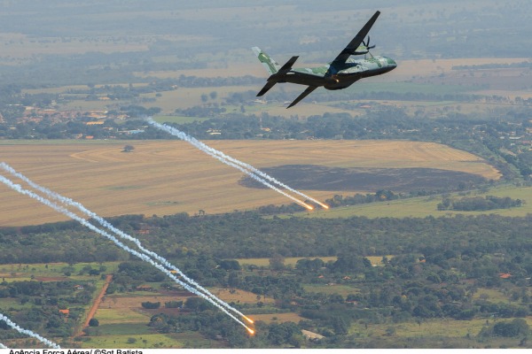 C-105 em manobra evasiva  Sgt Batista / Agência Força Aérea