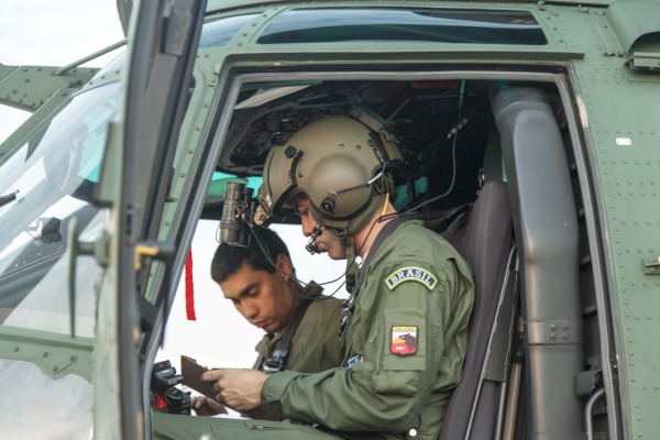 Tripulação se prepara para missão  Sgt Paulo Rezende / Agência Força Aérea