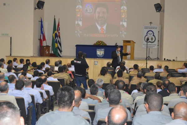 Palestra inaugural foi realizada pelo escritor Mário Sérgio Cortella