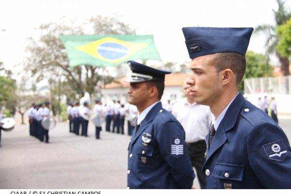 Graduado e Praça Padrão  S1 Christian Campos