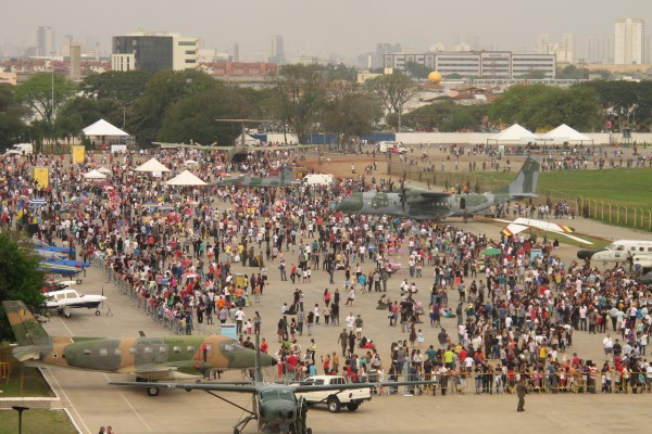 Público no Domingo Aéreo em São Paulo  Soldado Rocha / COMAR IV