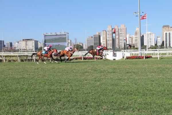 Páreo Bartolomeu de Gusmão no Jockey Club   Soldado Rocha/IV COMAR