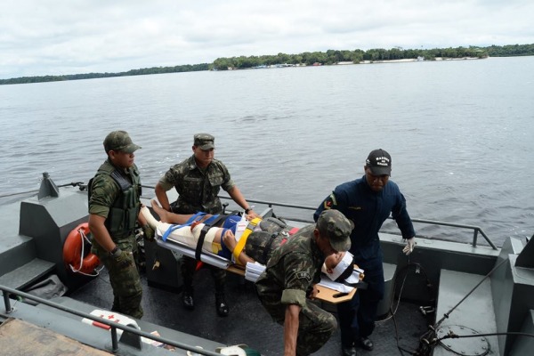 Cerca de 30 homens da Marinha, Exército e Aeronáutica participaram da simulação Cerca de 30 homens da Marinha, Exército e Aeronáutica participaram da simulação