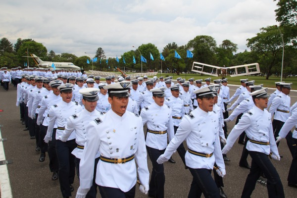 Cadetes da AFA desfilaram durante a cerimônia  Sargento Batista/ Agência Força Aérea