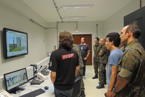 Alunos do ITA na Torre Móvel de Integração do CLA  Sd 2ª Classe Borges/ CLA