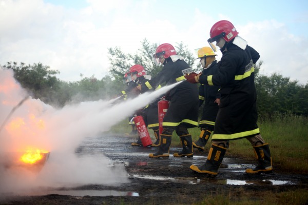 Operação com extintores  SCS do BINFAE-CO