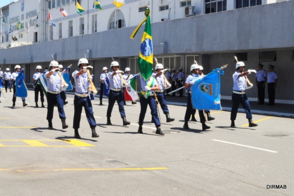 Desfile da tropa com Bandeira Nacional  Sgt Lopes