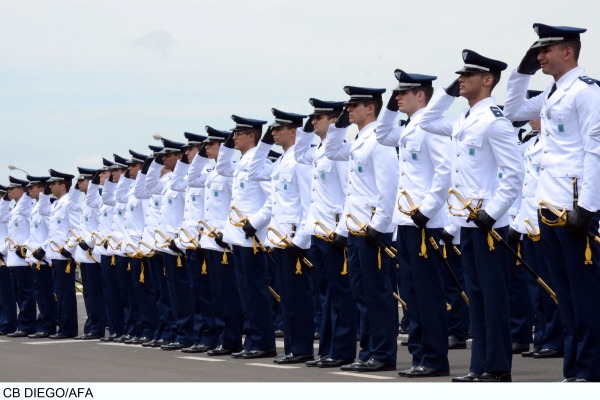 Cerimônia marca início da carreira dos futuros oficias da Força Aérea Brasileira