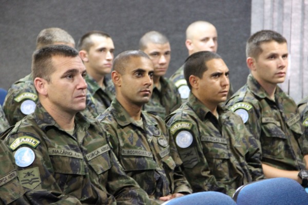 O grupo é formado por oficiais, sargentos, cabos e soldados  Ten Emília / COMAR V