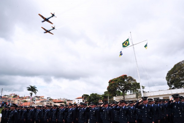 Voo das aeronaves da Esquadrilha da Fumaça   Sgt Leopoldo