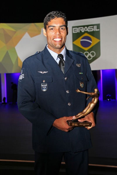 Sargento Bruno recebe prêmio de melhor atleta de hóquei sobre grama  SO Armando / CDA