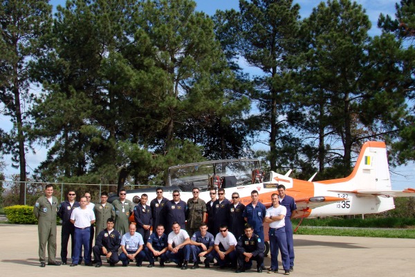 Força Aérea do país vizinho aprimora manutenção de aeronaves de vigilância de fronteiras