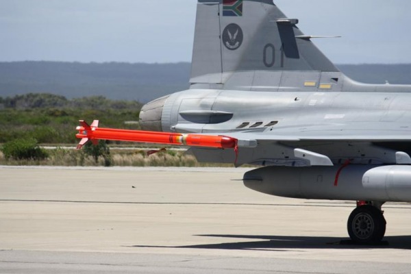 A-Darter em aeronave Gripen  Denel