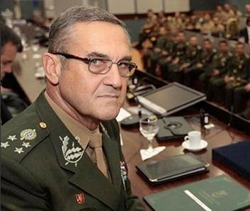 Novo Comandante do Exército  Ministério da Defesa