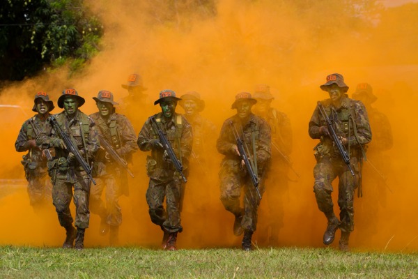 Acompanhe como é o treinamento dos militares que atuam em missões de busca e salvamento