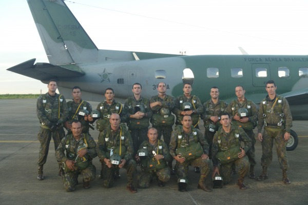 Curso formou 11 militares mestres de salto e precursores paraquedistas  PARA-SAR