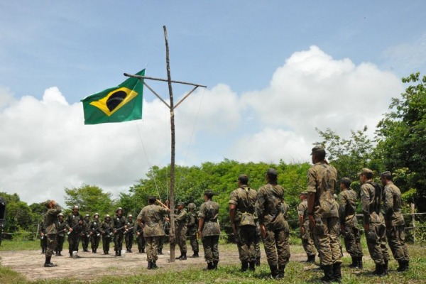 Continência à Bandeira Nacional  3º Sgt Floriano/ CLA