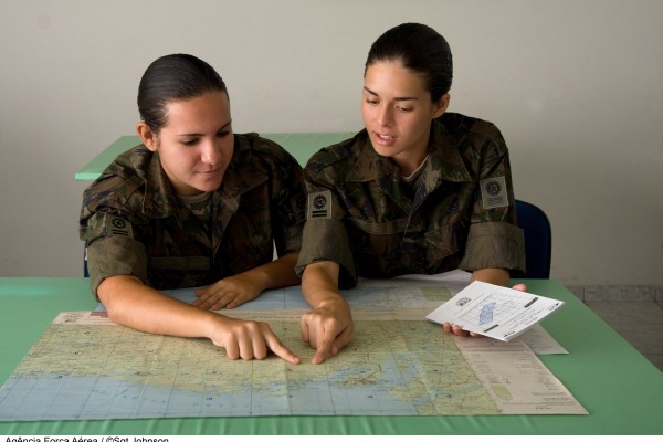 Alunas da EEAR durante instrução  