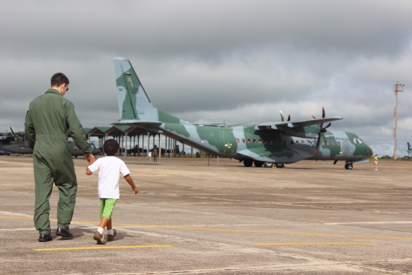 A base recebeu jovens carentes e filhos dos militares da organização