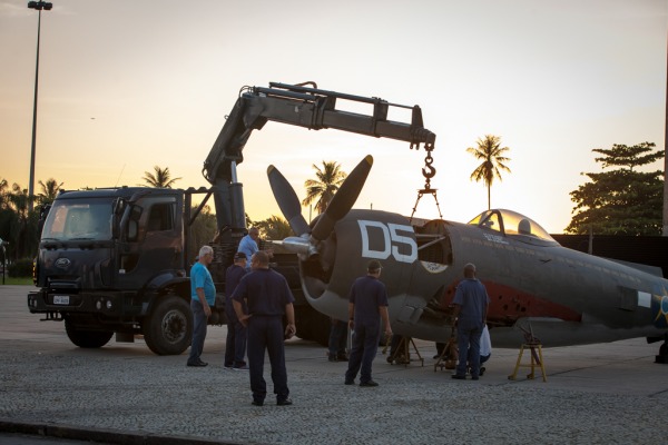 A aeronave P-47 Thunderbolt da FAB ficará exposta no Aterro do Flamengo até o dia 9 de maio